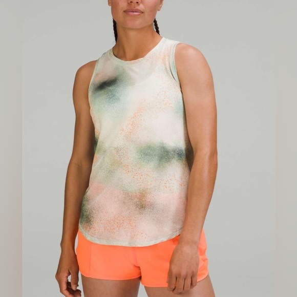 LULULEMON High Neck Running/TrainingTank Top Spray Camo Silver Blue Multi sz 6 - Picture 1 of 6
